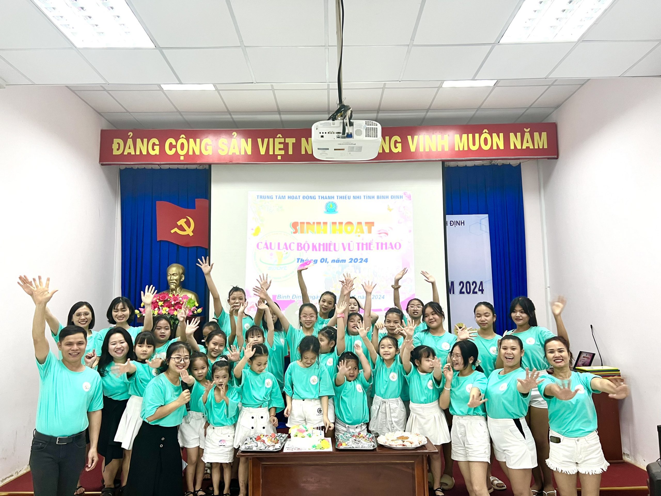 Hình ảnh sinh hoạt Câu lạc bộ khiêu vũ thể thao thuộc Trung tâm