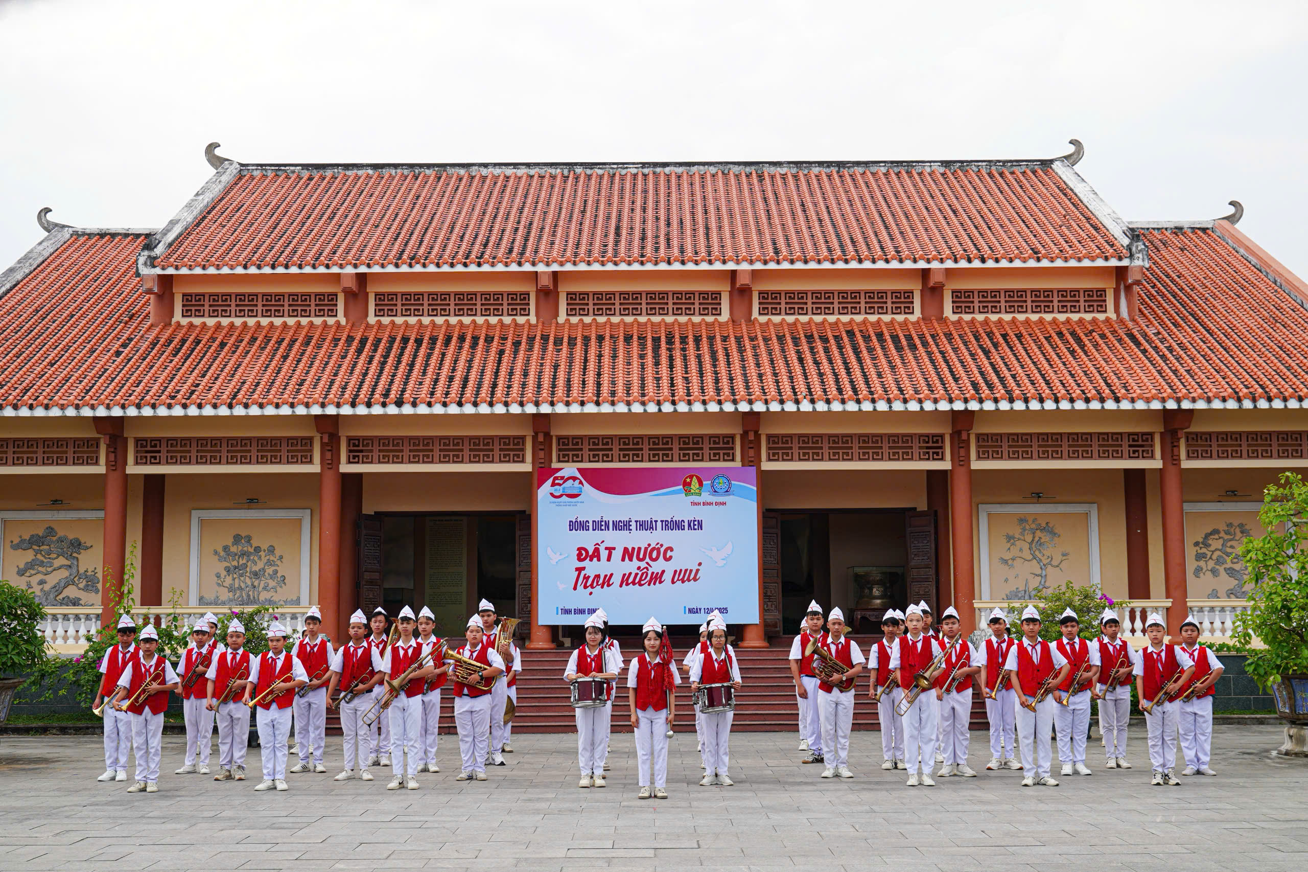 ĐỒNG DIỄN NGHỆ THUẬT TRỐNG KÈN TRUNG TÂM HĐ TTN TỈNH BÌNH ĐỊNH